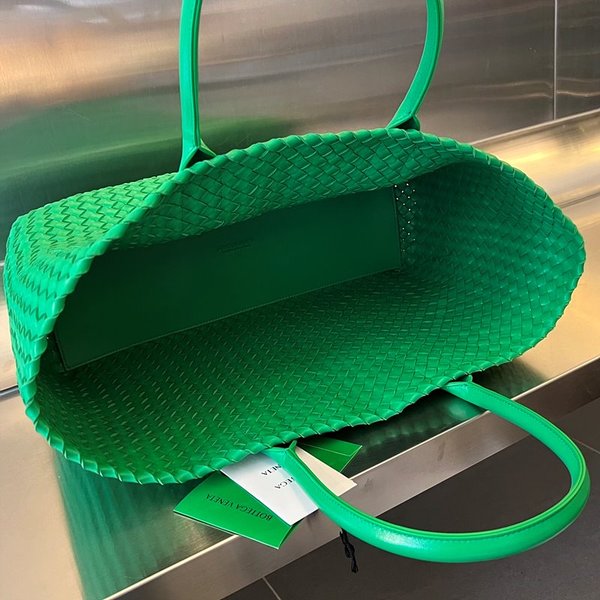 보테가베네타 미디엄 까바백 [매장가 1145만원대]