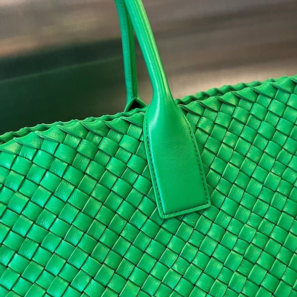 보테가베네타 미디엄 까바백 [매장가 1145만원대]