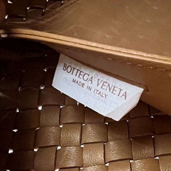 보테가베네타 미디엄 까바백 [매장가 1145만원대]