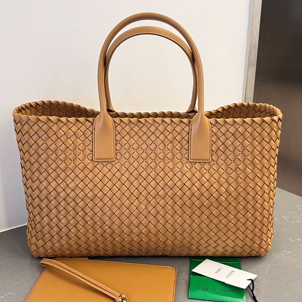 보테가베네타 미디엄 까바백 [매장가 1145만원대]