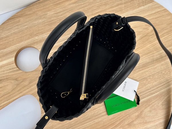 보테가베네타 미니 까바 [매장가 680만원대]