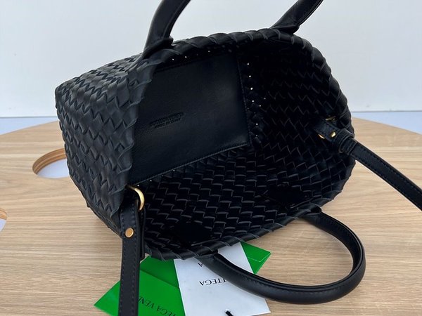 보테가베네타 미니 까바 [매장가 680만원대]