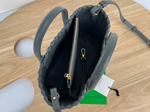 보테가베네타 미니 까바 [매장가 680만원대]