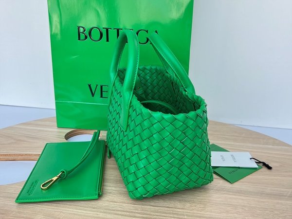 보테가베네타 미니 까바 [매장가 680만원대]