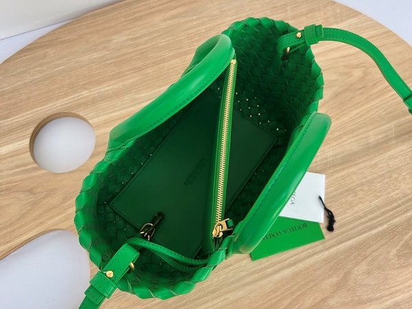 보테가베네타 미니 까바 [매장가 680만원대]