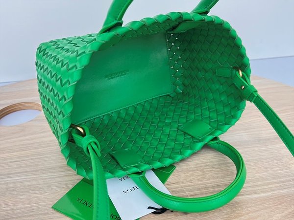 보테가베네타 미니 까바 [매장가 680만원대]