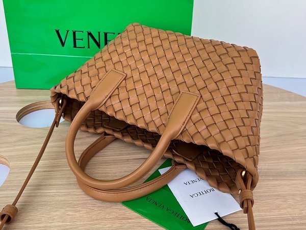 보테가베네타 미니 까바 [매장가 680만원대]