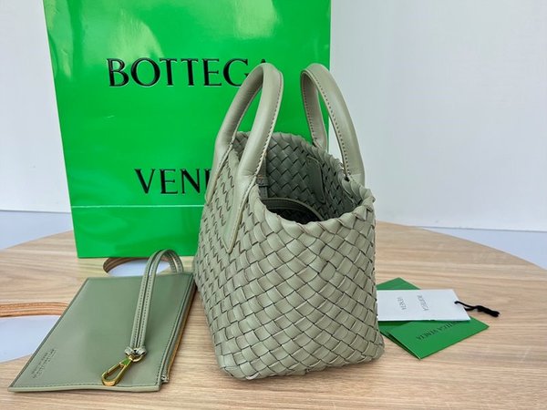 보테가베네타 미니 까바 [매장가 680만원대]