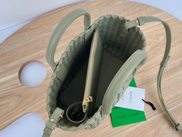 보테가베네타 미니 까바 [매장가 680만원대]