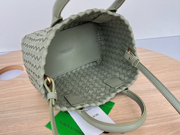 보테가베네타 미니 까바 [매장가 680만원대]