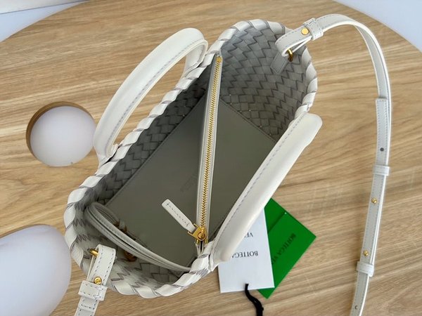 보테가베네타 미니 까바 [매장가 680만원대]