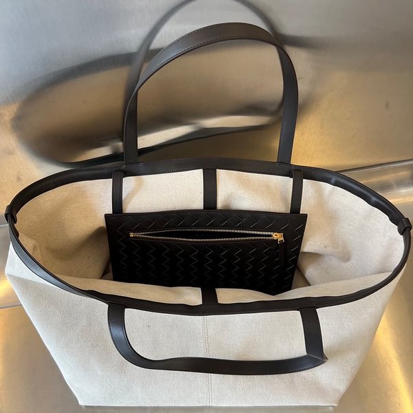 보테가베네타 라지 플립 플랩백 [매장가 407만원대]