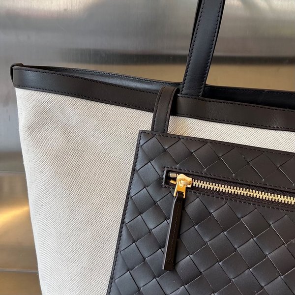 보테가베네타 라지 플립 플랩백 [매장가 407만원대]