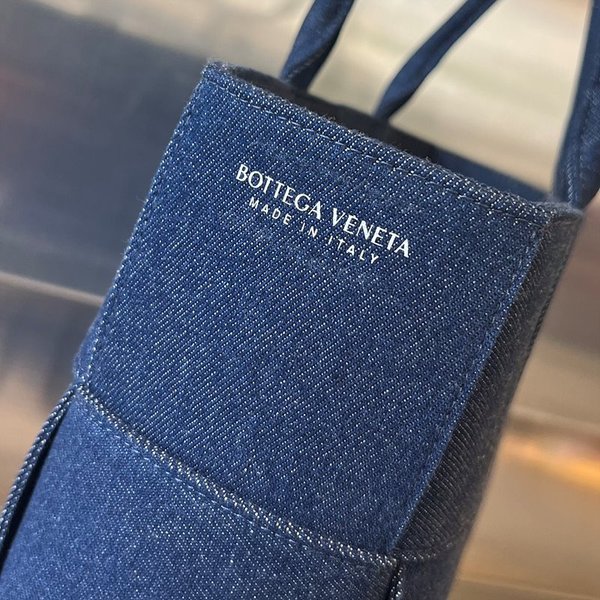 보테가베네타 데님 아르코 토트백 [매장가 340만원대]