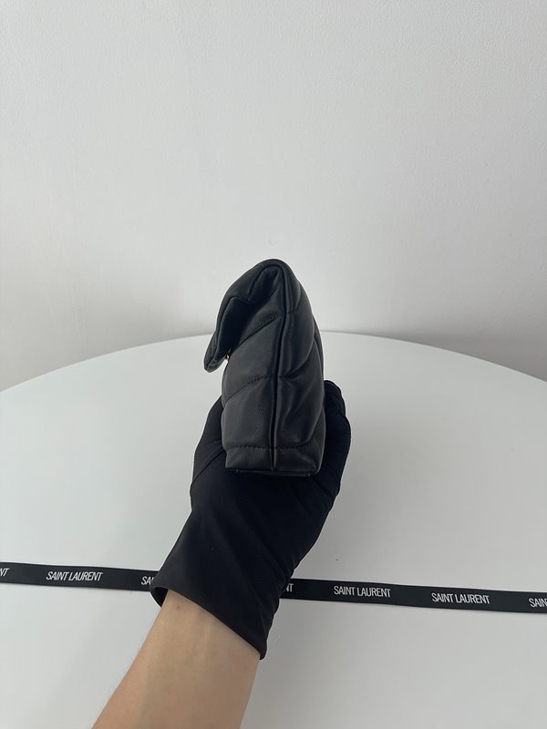 생로랑 퀄티드 램스킨 퍼퍼 스몰 파우치 [매장가 130만원대]