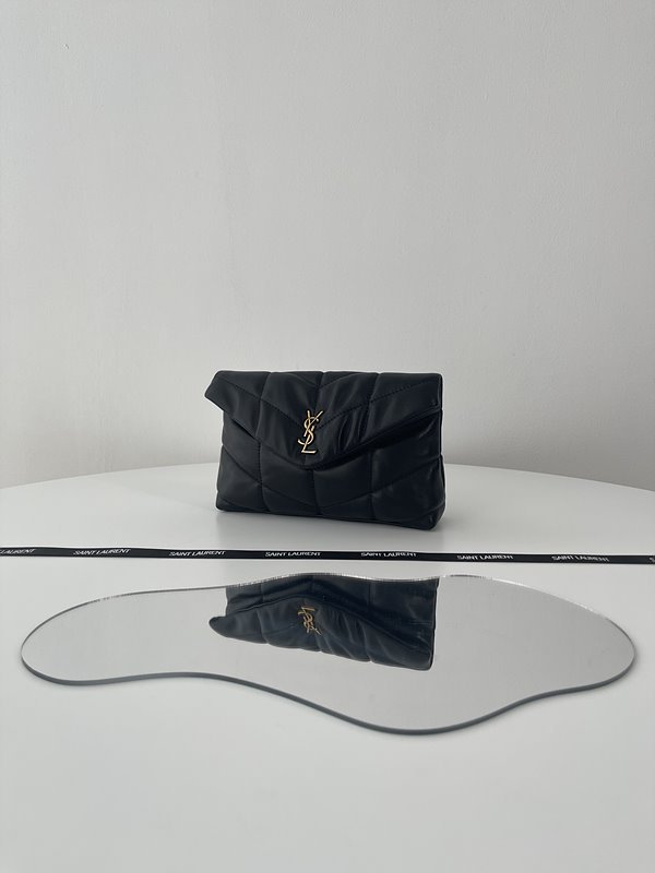 생로랑 퀄티드 램스킨 퍼퍼 스몰 파우치 [매장가 130만원대]