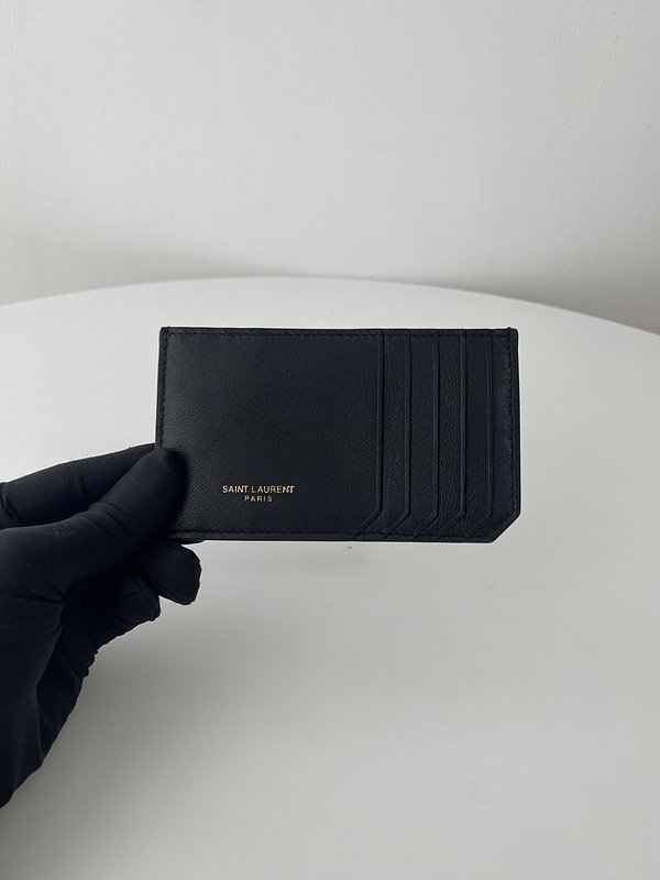 생로랑 퀄티드 램스킨 퍼퍼 스몰 파우치 [매장가 130만원대]