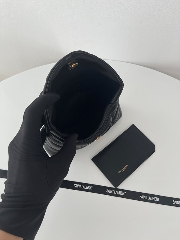 생로랑 퀄티드 램스킨 퍼퍼 스몰 파우치 [매장가 130만원대]