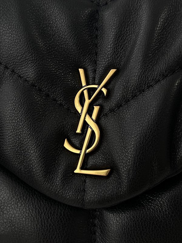 생로랑 퀄티드 램스킨 퍼퍼 스몰 파우치 [매장가 130만원대]