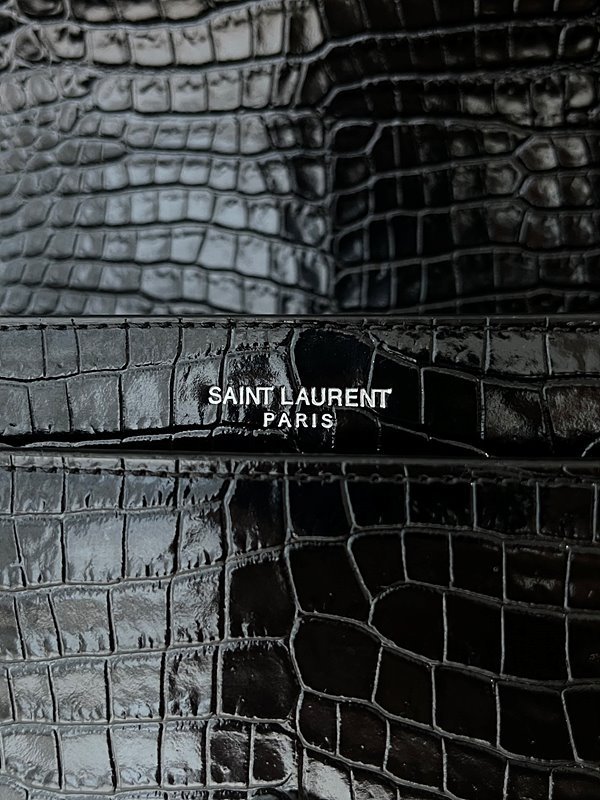 생로랑 엠보싱 크로커다일 가죽 소재 SUNSET 미디엄 [매장가 400만원대]