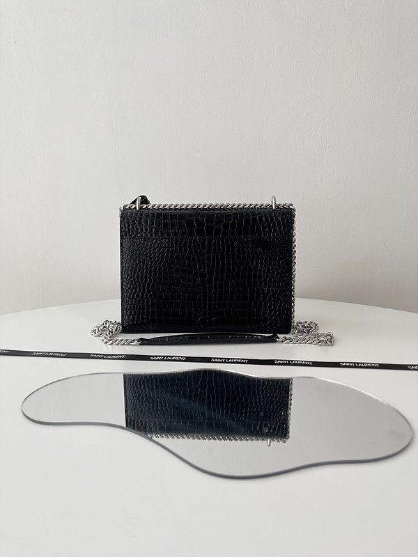 생로랑 엠보싱 크로커다일 가죽 소재 SUNSET 미디엄 [매장가 400만원대]