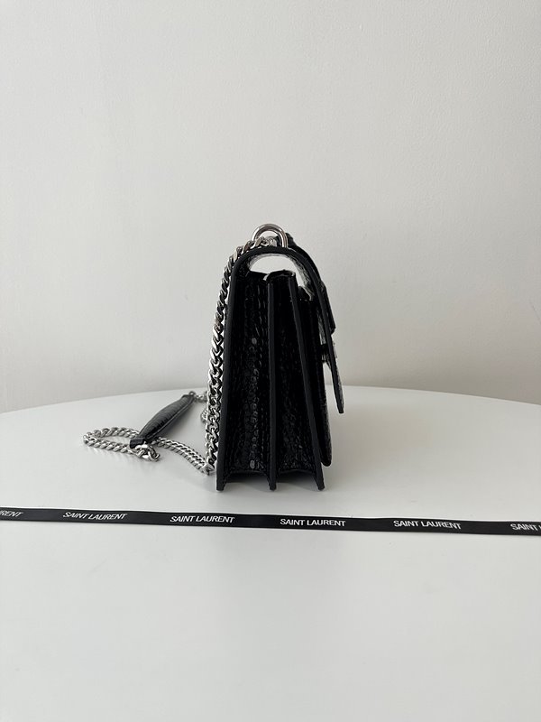 생로랑 엠보싱 크로커다일 가죽 소재 SUNSET 미디엄 [매장가 400만원대]