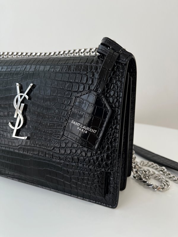 생로랑 엠보싱 크로커다일 가죽 소재 SUNSET 미디엄 [매장가 400만원대]