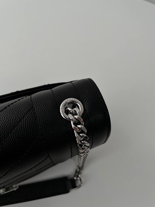 생로랑 그랑 드 뿌드르 퀄팅 가죽 ENVELOPE 스몰 [매장가 350만원대]