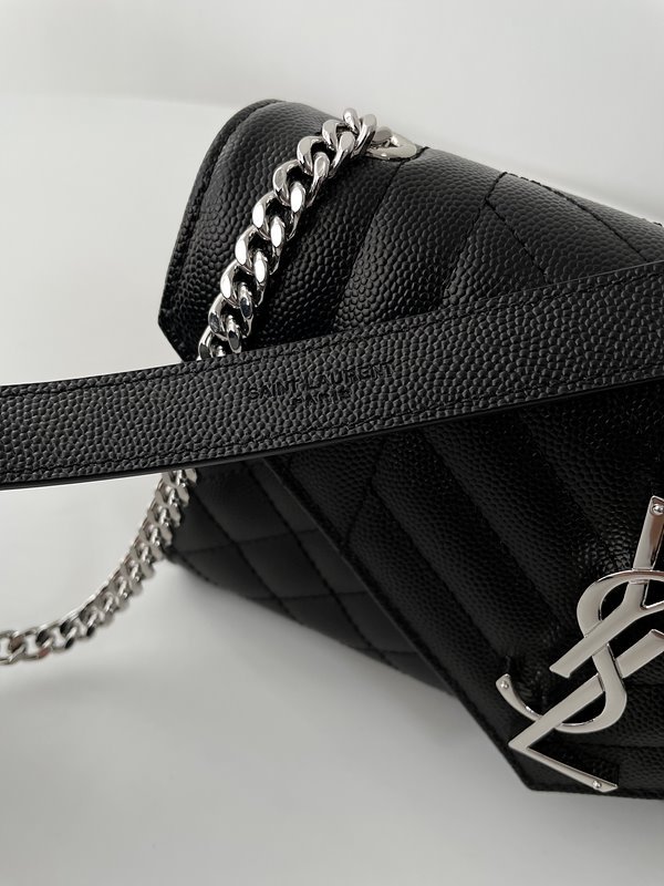 생로랑 그랑 드 뿌드르 퀄팅 가죽 ENVELOPE 스몰 [매장가 350만원대]