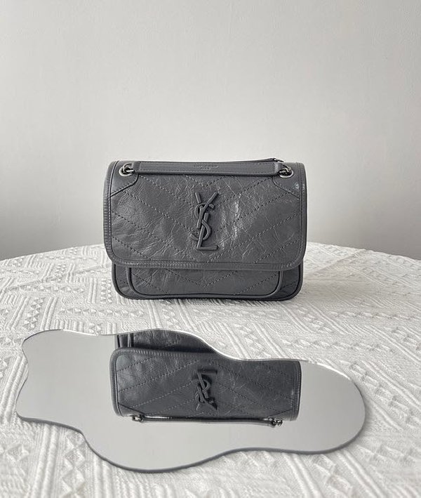 생로랑 빈티지 가죽 소재 NIKI baby [매장가 398만원대]