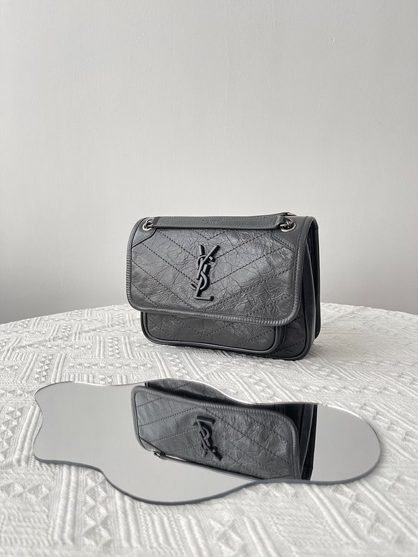 생로랑 빈티지 가죽 소재 NIKI baby [매장가 398만원대]