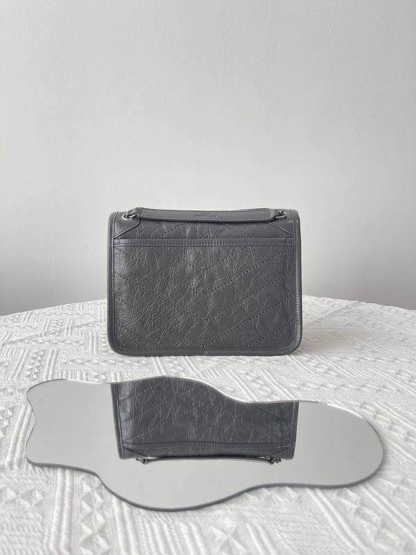 생로랑 빈티지 가죽 소재 NIKI baby [매장가 398만원대]