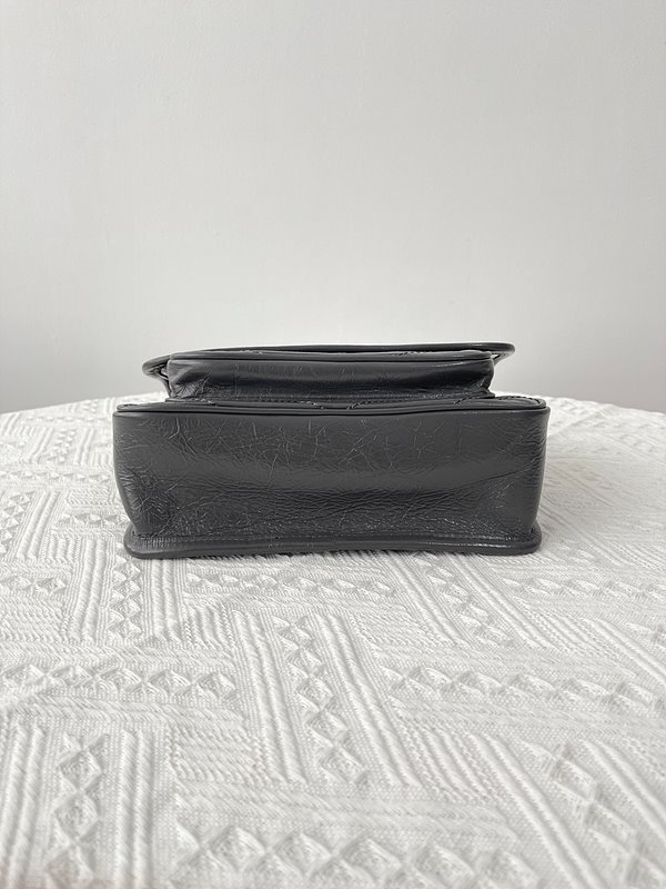 생로랑 빈티지 가죽 소재 NIKI baby [매장가 398만원대]