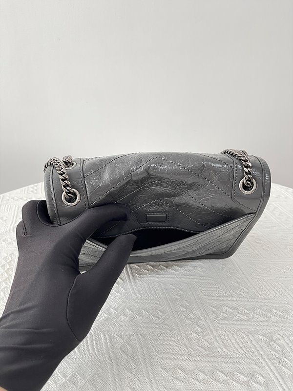 생로랑 빈티지 가죽 소재 NIKI baby [매장가 398만원대]