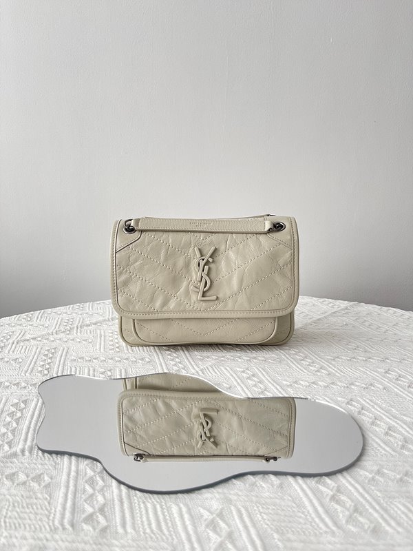 생로랑 빈티지 가죽 소재 NIKI baby [매장가 398만원대]