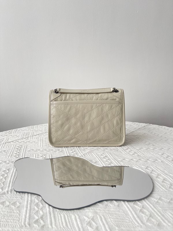 생로랑 빈티지 가죽 소재 NIKI baby [매장가 398만원대]