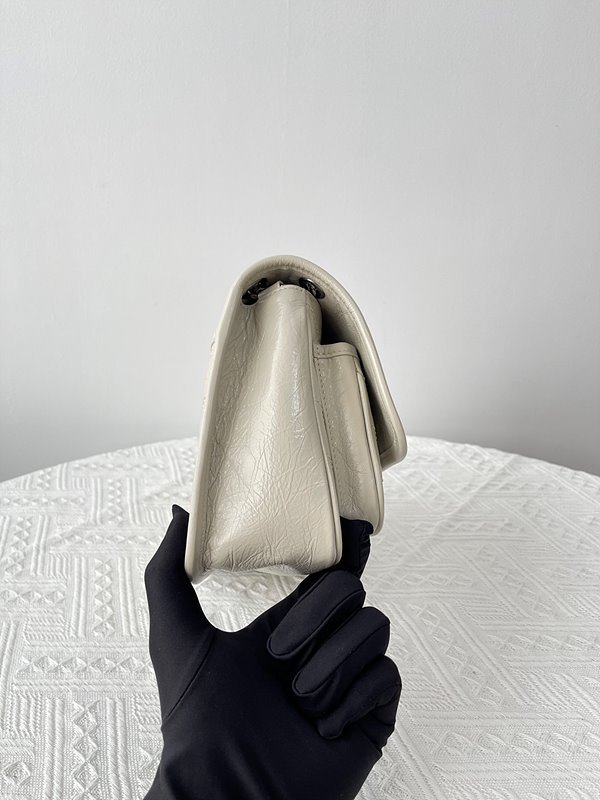 생로랑 빈티지 가죽 소재 NIKI baby [매장가 398만원대]