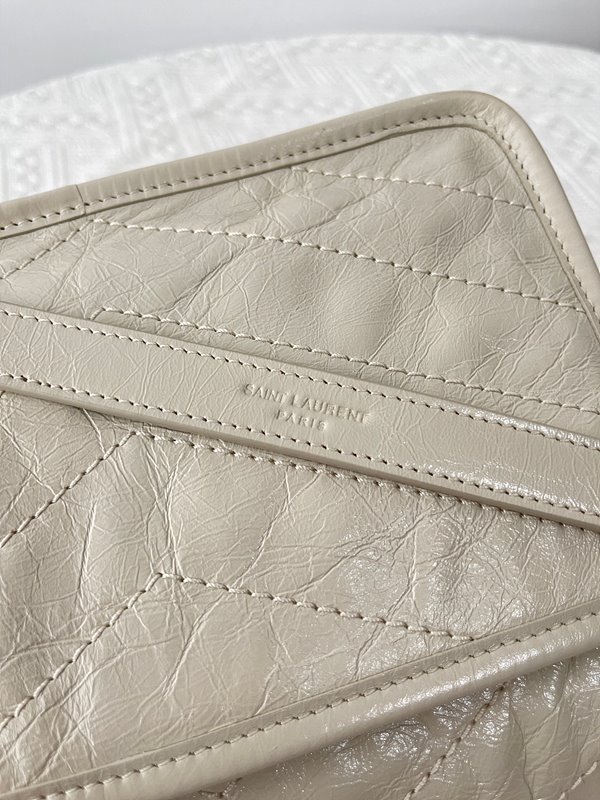 생로랑 빈티지 가죽 소재 NIKI baby [매장가 398만원대]