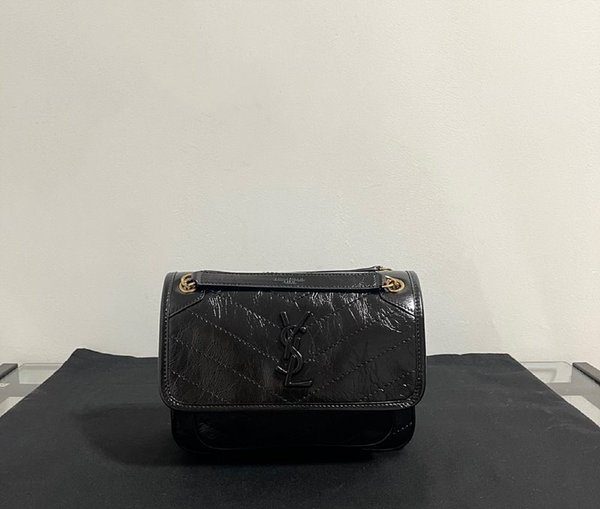 생로랑 빈티지 가죽 소재 NIKI baby [매장가 429만원대]