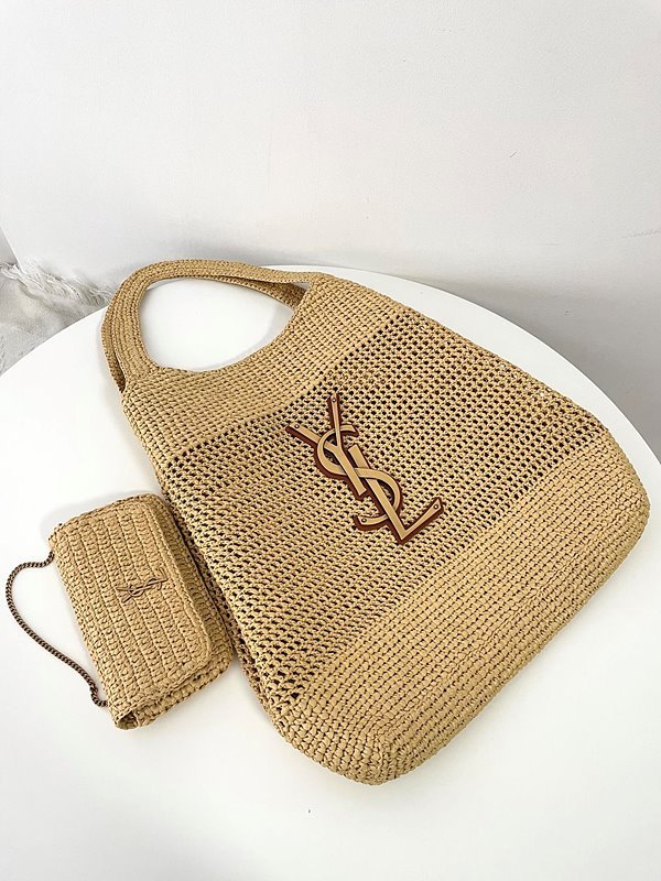 생로랑 라피아 크로셰 및 빈티지 베지터블 태닝 가죽 소재의 ICARE 맥시 쇼퍼백 [매장가 729만원대]