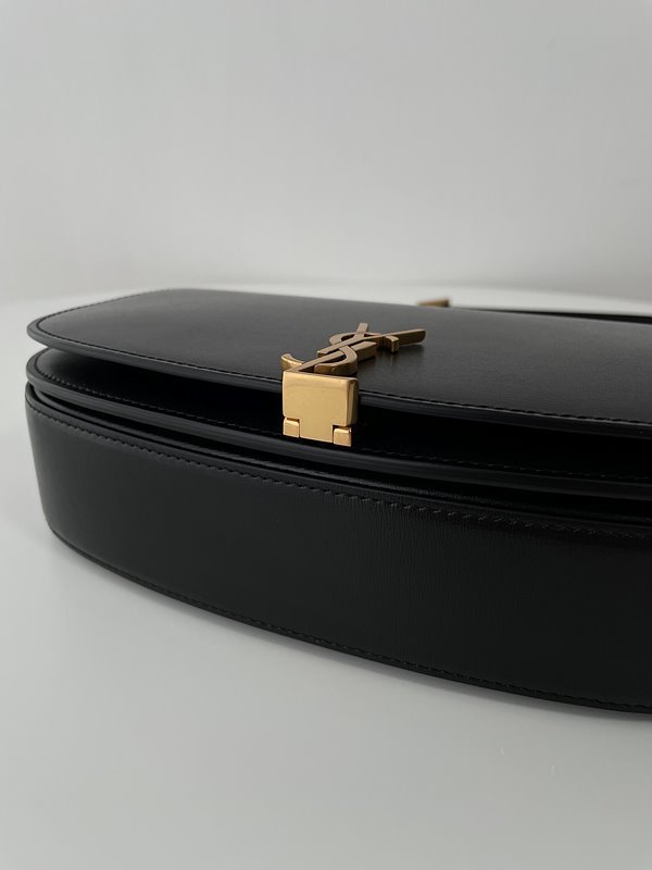 생로랑 박스 생 로랑 소재의 VOLTAIRE [매장가 398만원대]