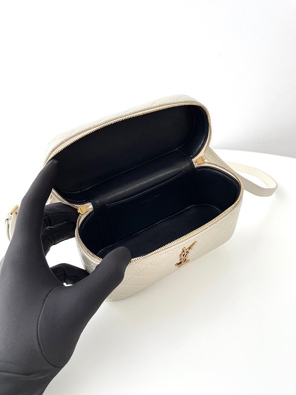 생로랑 양가죽 GABY 화장대 가방 [매장가 275만원대]