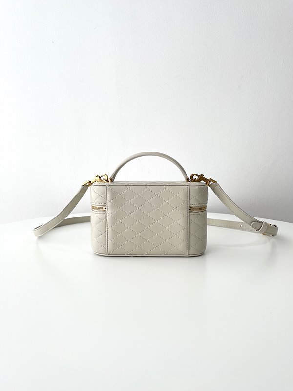 생로랑 양가죽 GABY 화장대 가방 [매장가 275만원대]