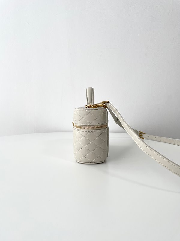 생로랑 양가죽 GABY 화장대 가방 [매장가 275만원대]