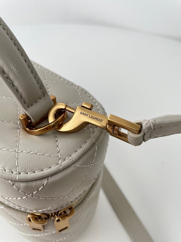 생로랑 양가죽 GABY 화장대 가방 [매장가 275만원대]