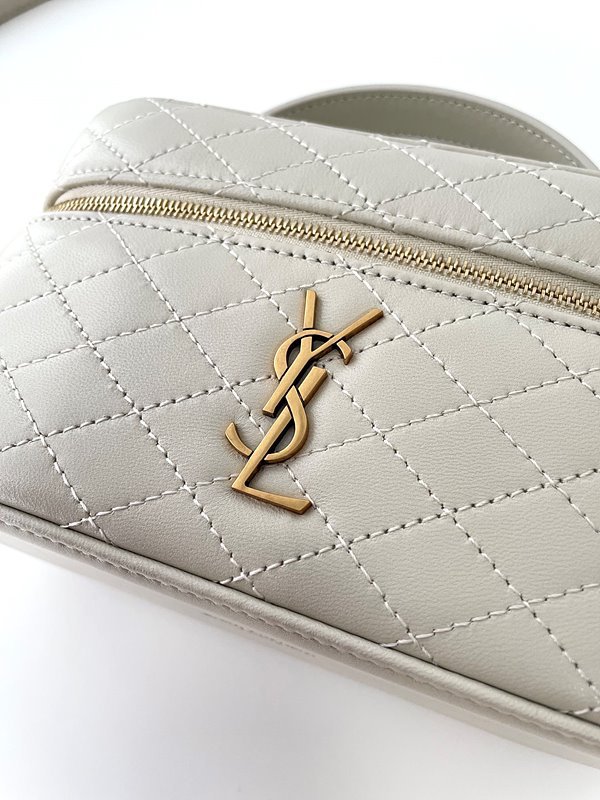 생로랑 양가죽 GABY 화장대 가방 [매장가 275만원대]