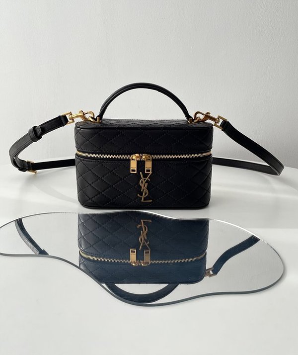 생로랑 양가죽 GABY 화장대 가방 [매장가 275만원대]