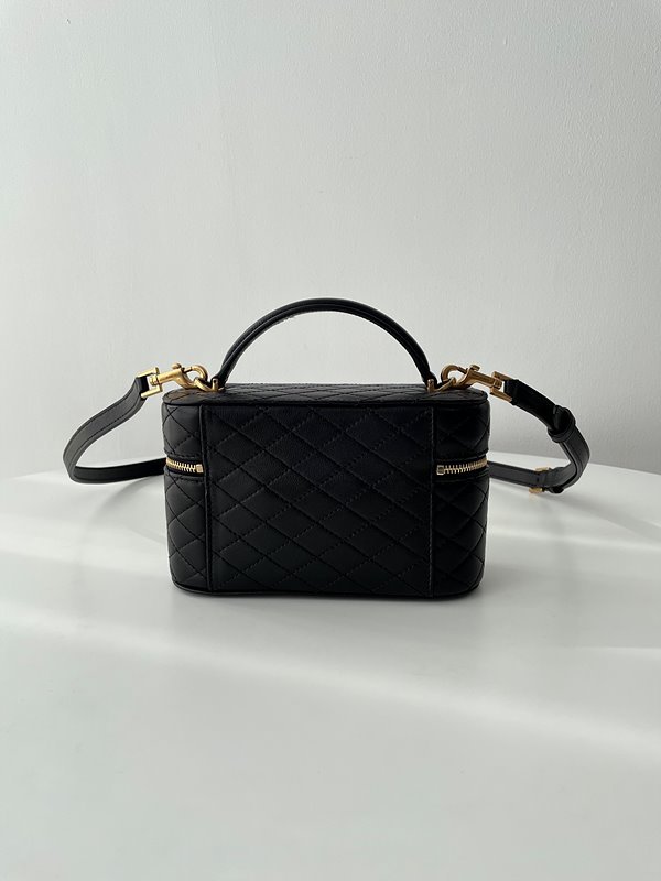 생로랑 양가죽 GABY 화장대 가방 [매장가 275만원대]