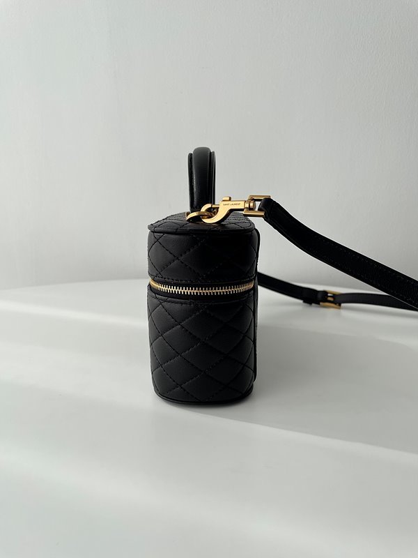 생로랑 양가죽 GABY 화장대 가방 [매장가 275만원대]