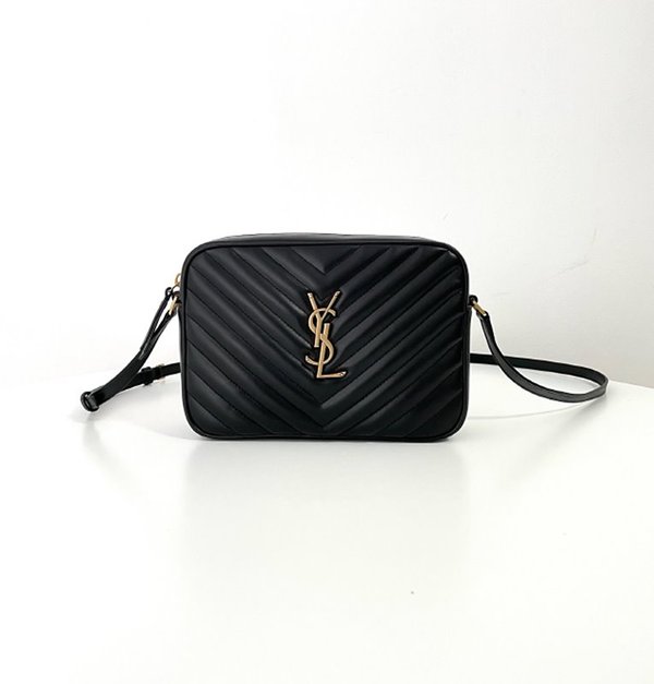 생로랑 퀼트 처리된 가죽 소재의 LOU 카메라백 [매장가 255만원대]